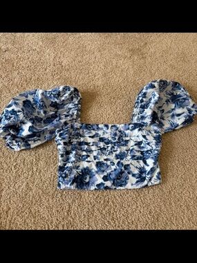 Abercrombie Emerson White and Blue Floral Puff Sleeve Top